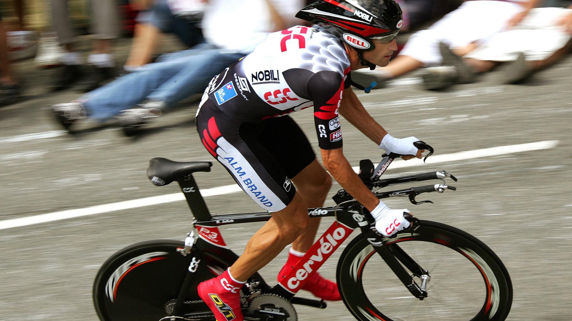 NBA球队内部训练竞争机制对团队表现的促进作用，nba球队运营模式